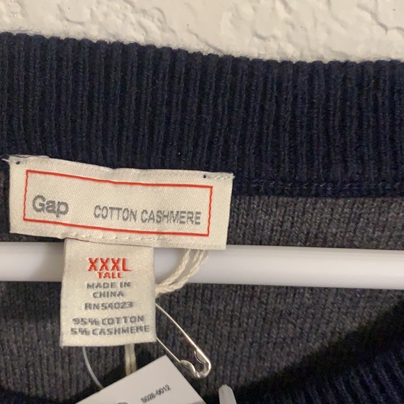 Sweater - Picture 2 of 3